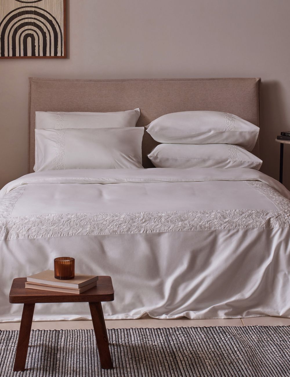 סט מצעים פרחים רקומים 160x200 ס״מ 180TC