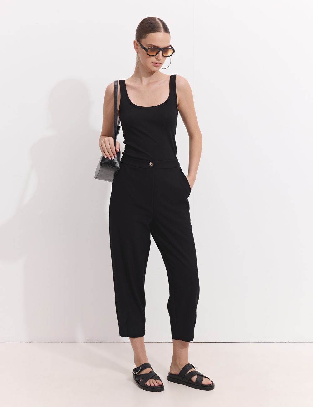 מכנסי CROPPED מחוייטים