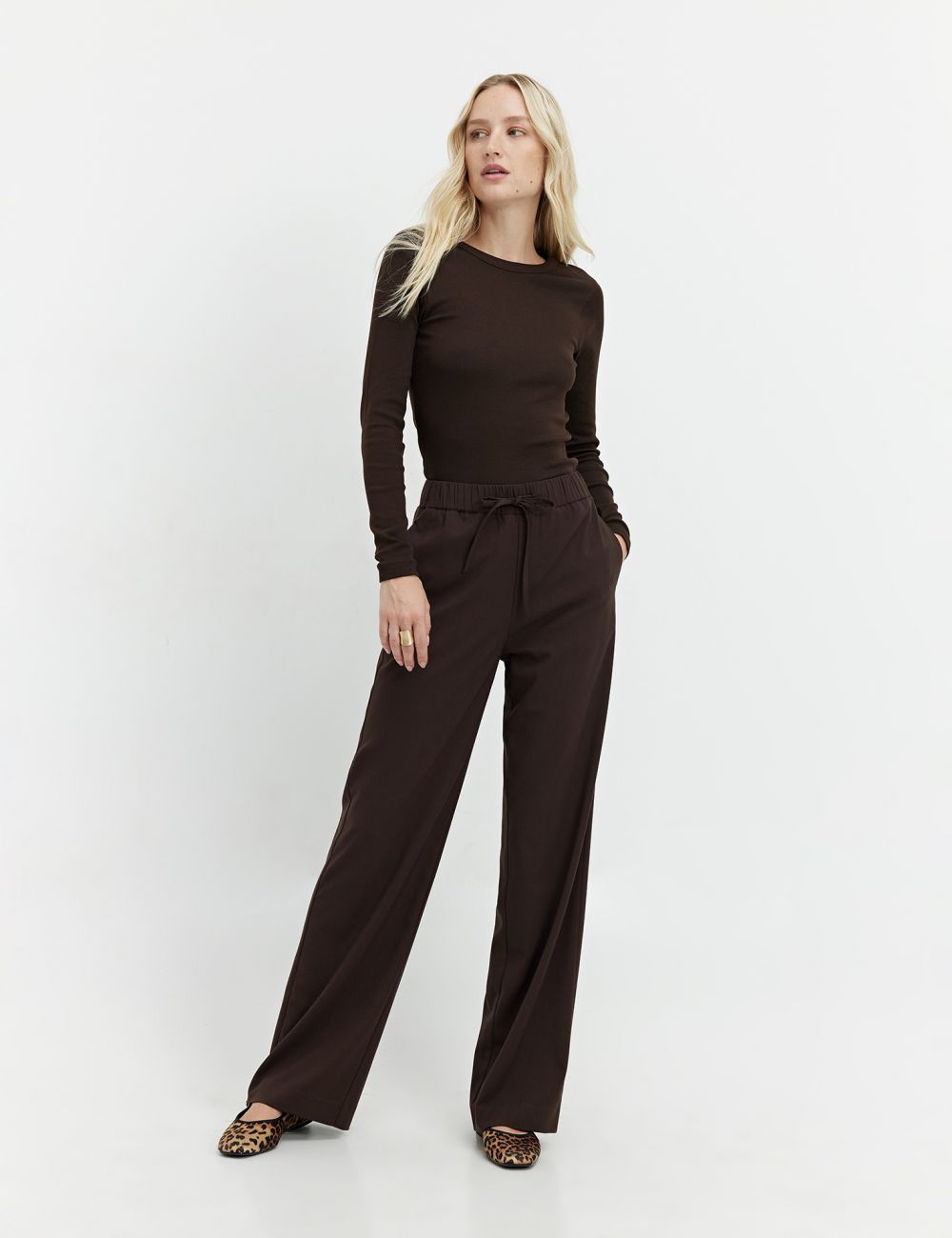 מכנסיים רחבים עם גומי