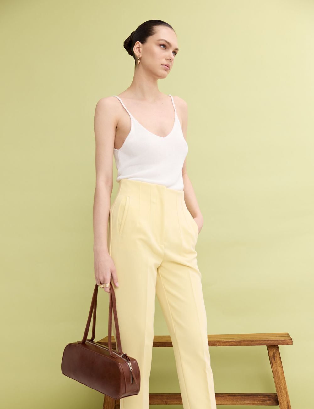 מכנסיים מחוייטים בגזרה גבוהה