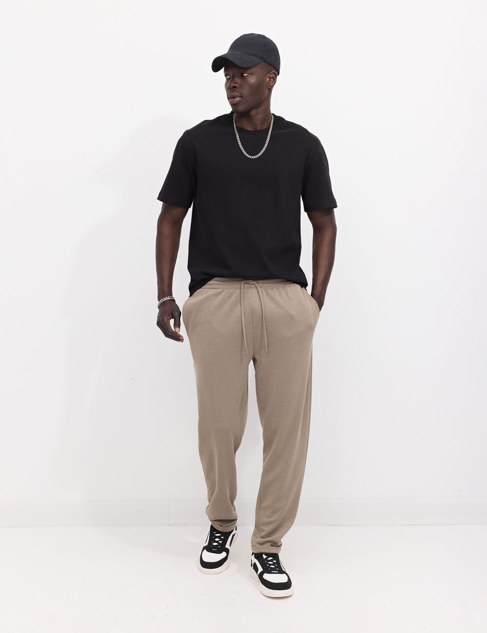 מכנסי JOGGER עם טקסטורה