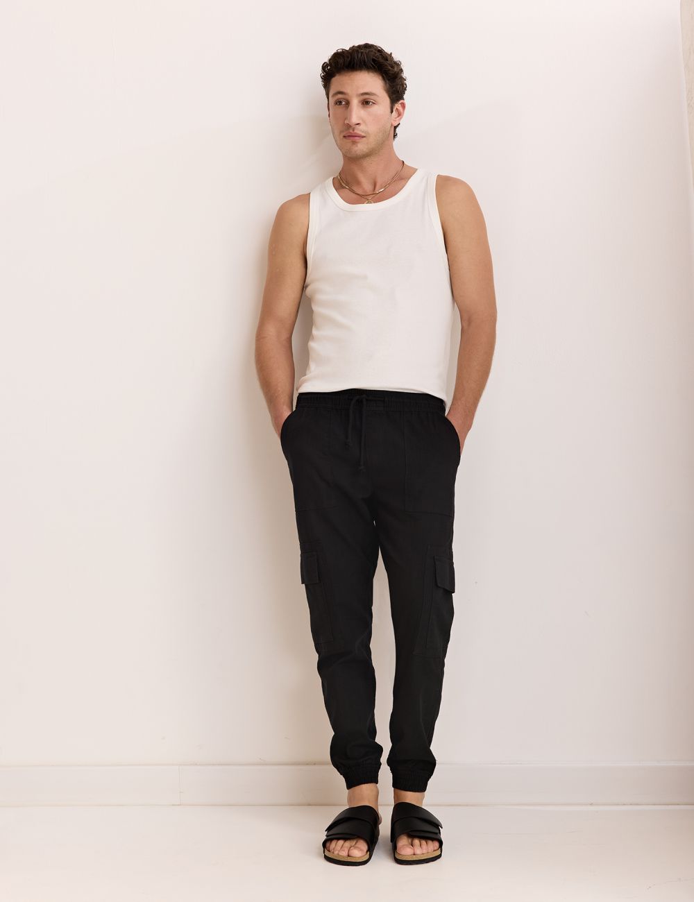 מכנסיים במראה פשתן