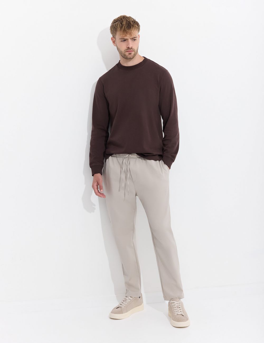 מכנסי JOGGER במראה מחוייט