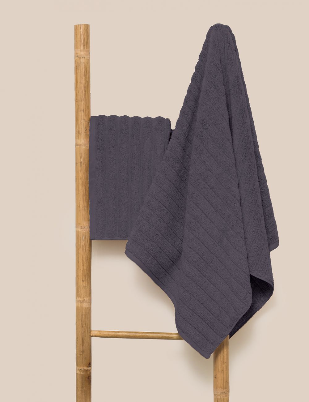 מגבת זירו טוויסט 90*50 700GSM