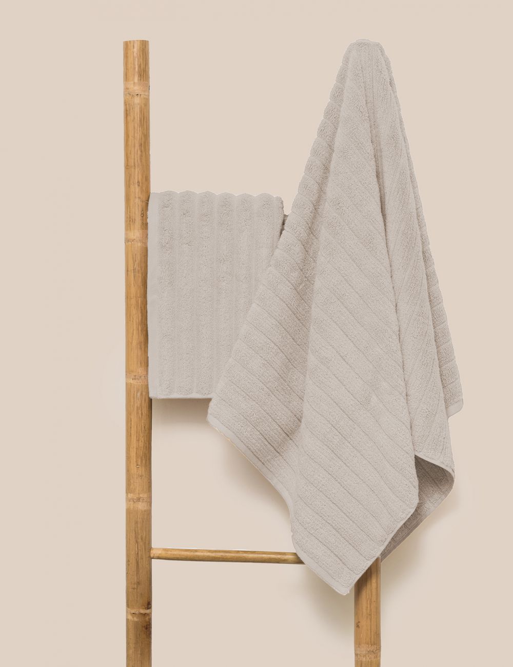 מגבת זירו טוויסט 90*50 700GSM