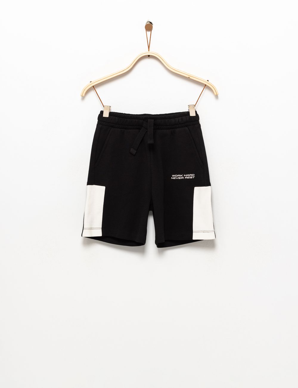 מכנסיים קצרים