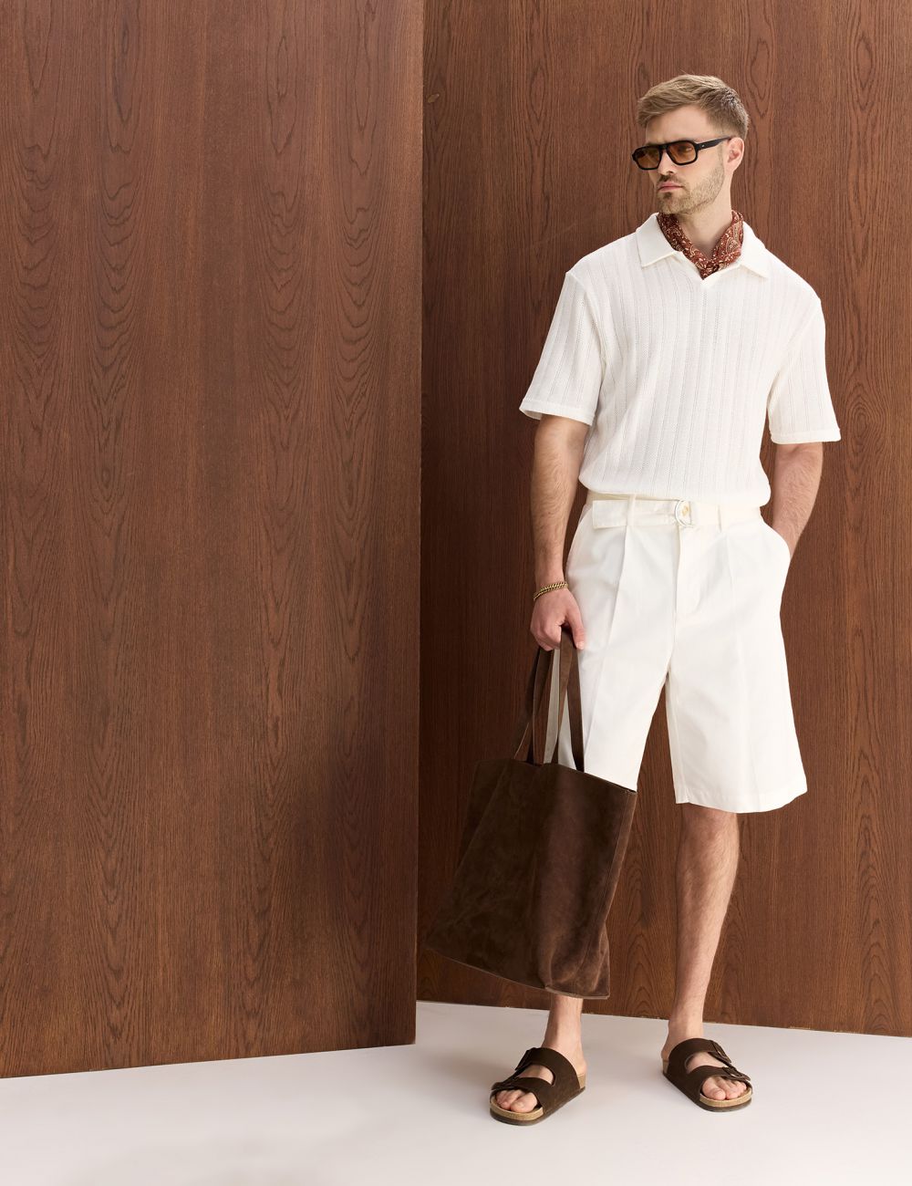 ברמודה בגזרה רחבה עם חגורה