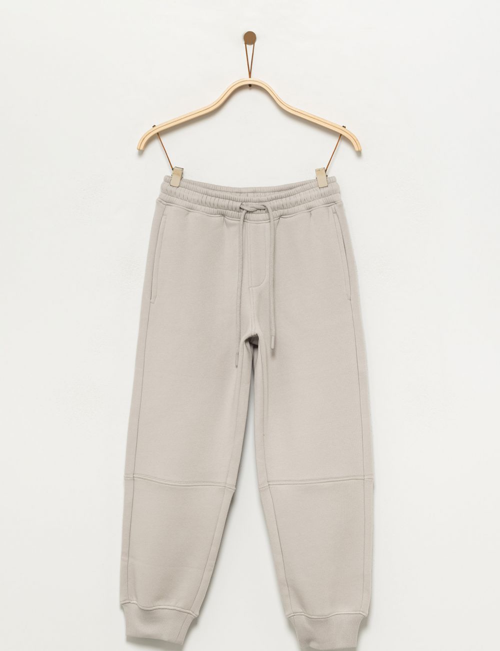 מכנסיים עם חתך