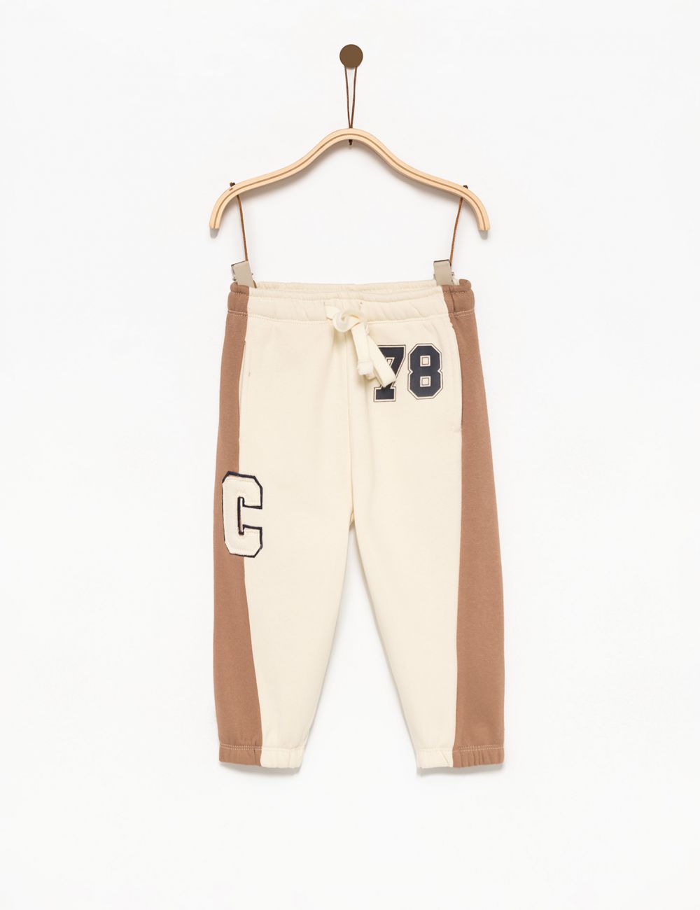 מכנסיים עם פאץ׳