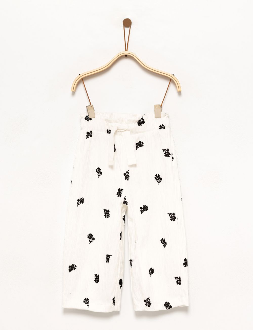 מכנסיים רקומים