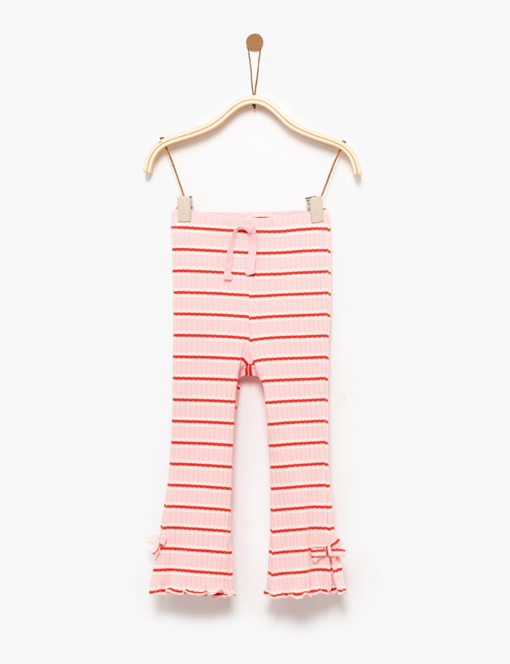 טייץ מתרחב עם שסע ופפיון