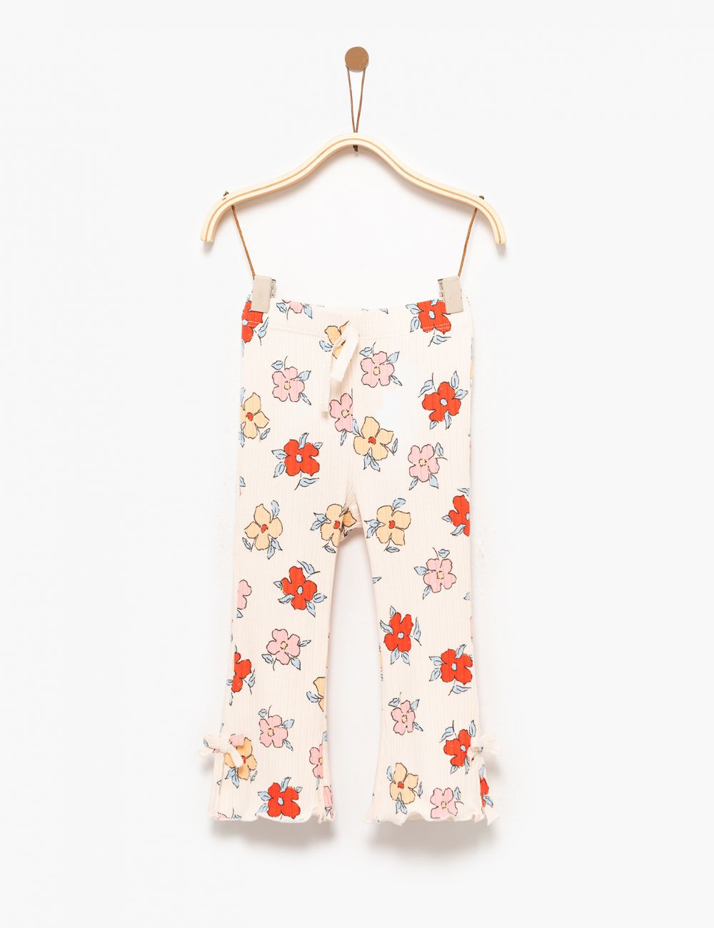 טייץ מתרחב עם שסע ופפיון