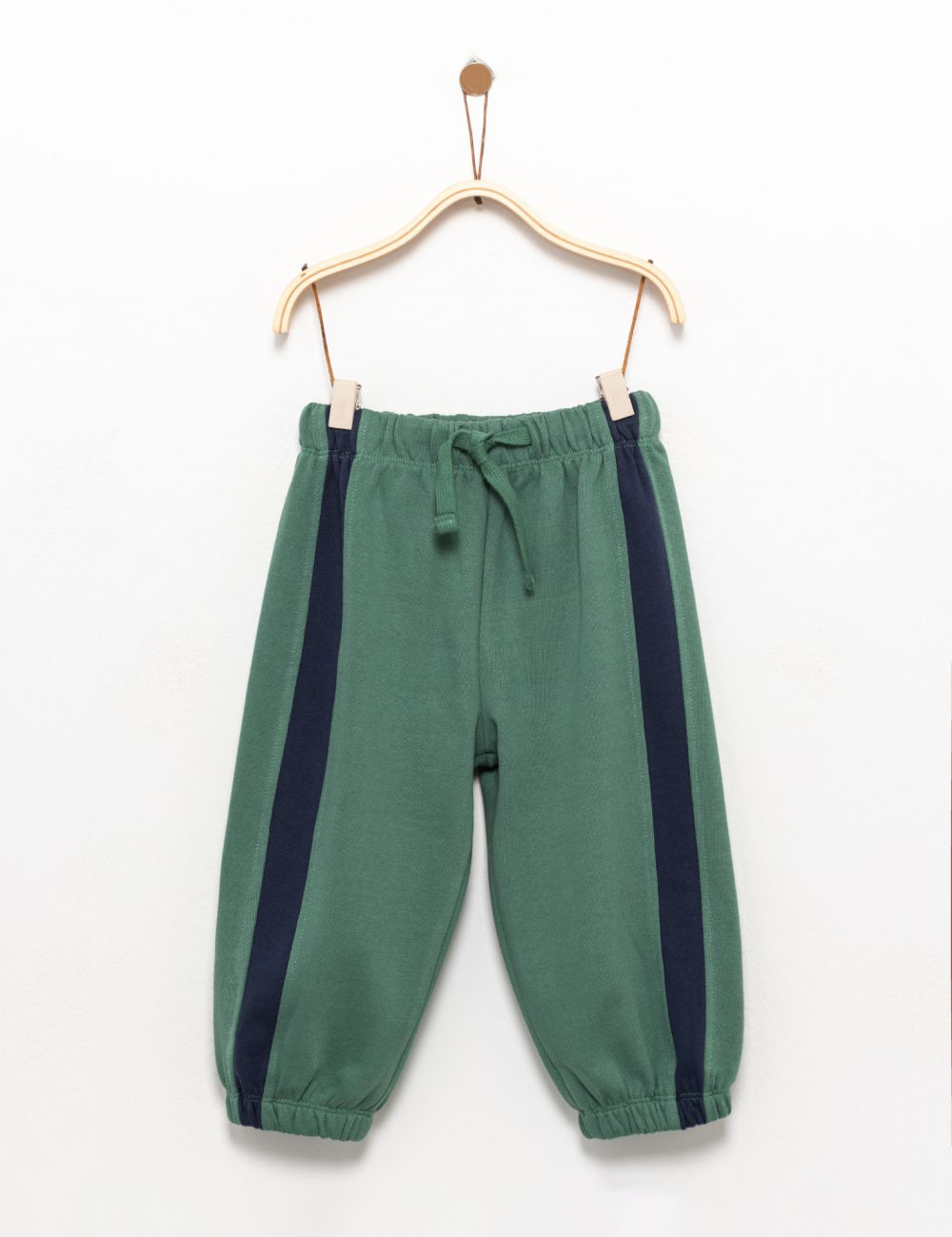 מכנסי  JOGGER רחבים עם פס