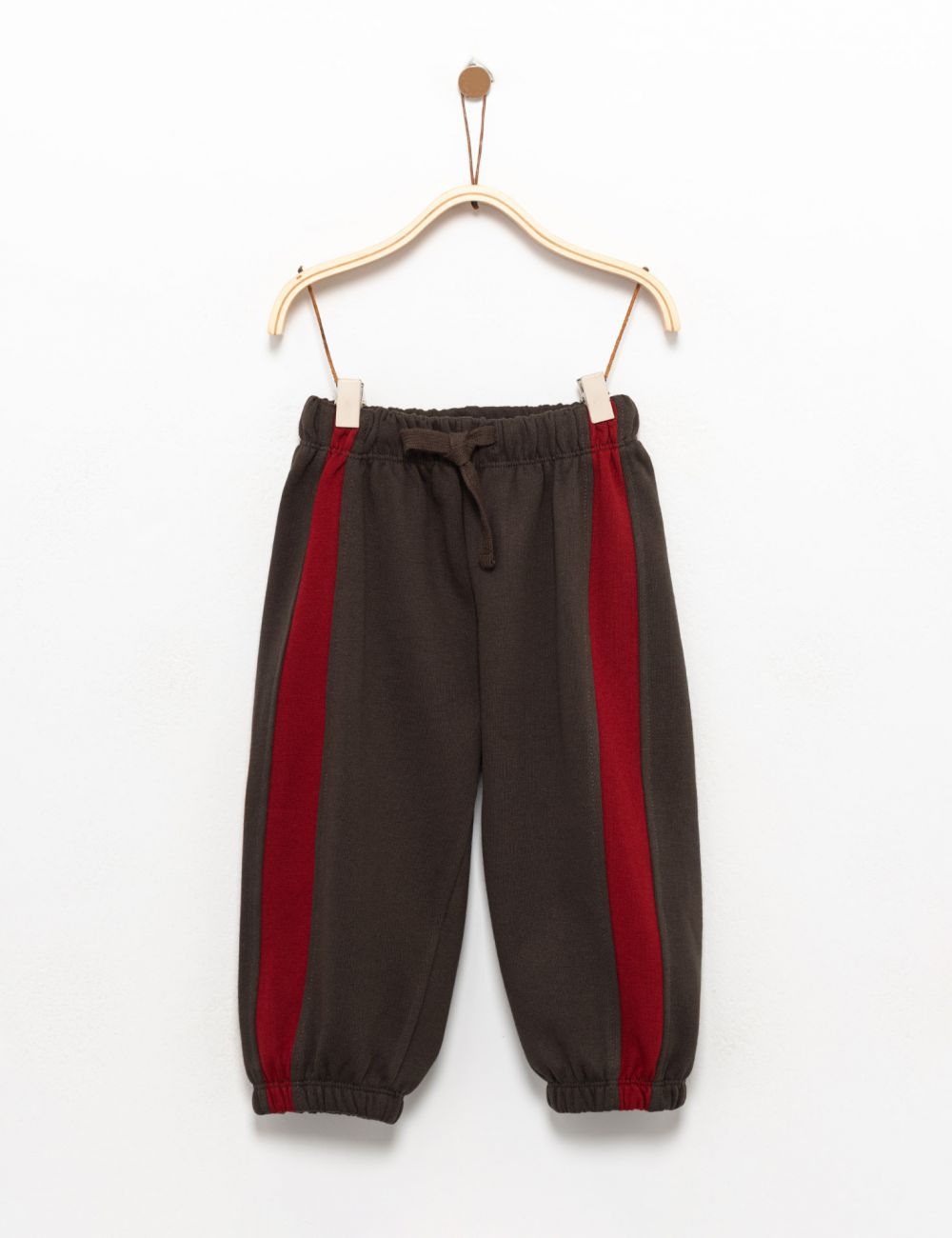 מכנסי  JOGGER רחבים עם פס