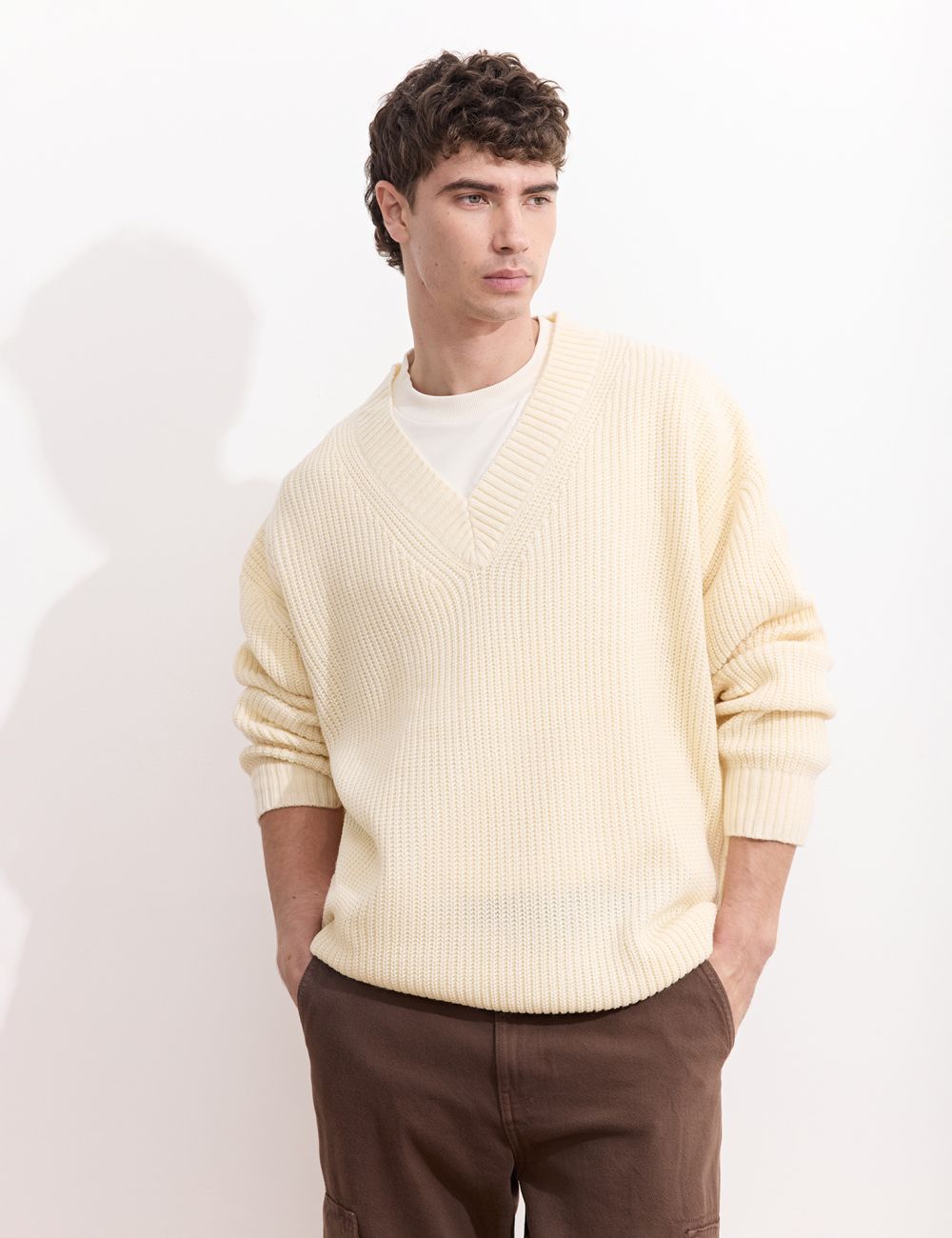 סריג אוברסייז עם צווארון V