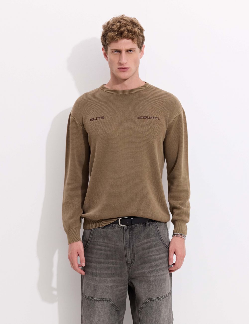 סריג עם ריקמה קידמית