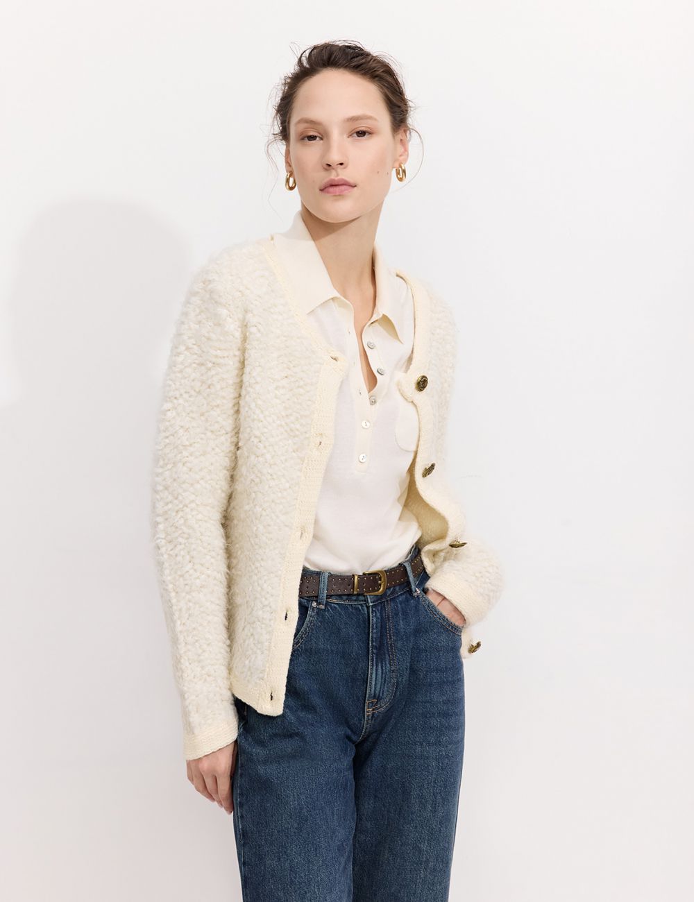 סריג עם כפתורים מעוטרים