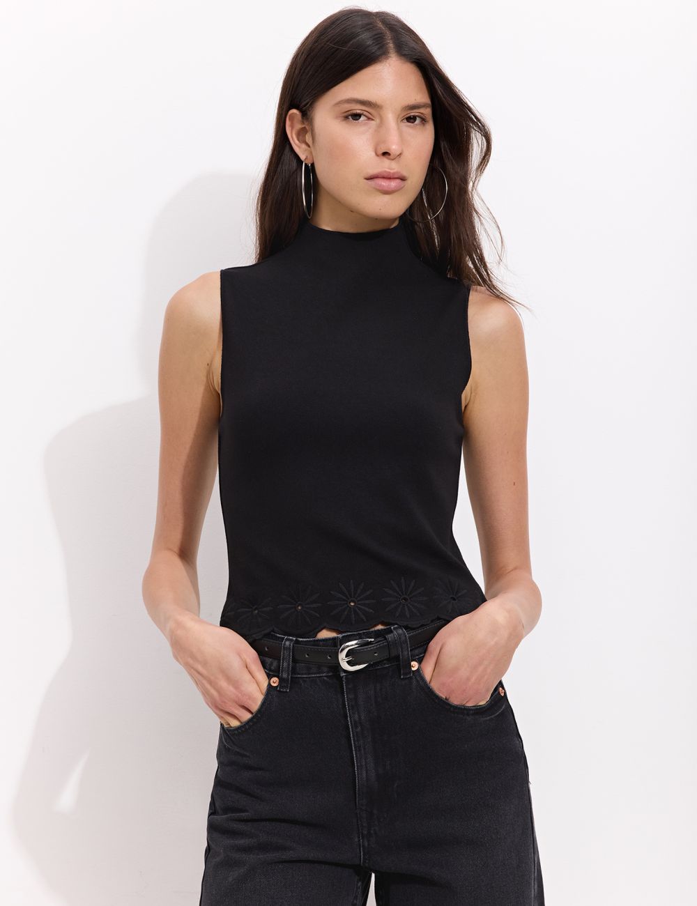 גופיית סריג עם רקמה