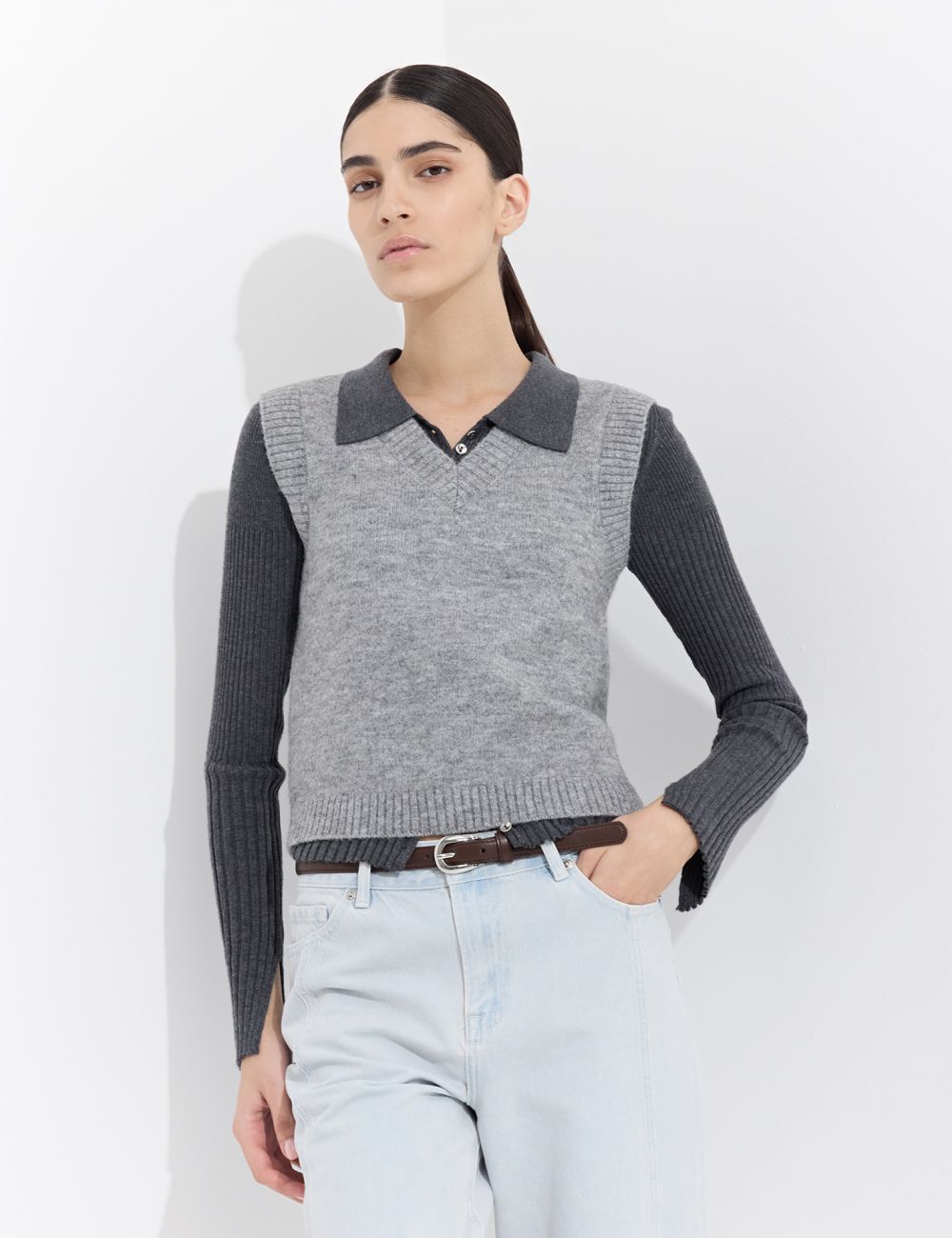 וסט סרוג עם מחשוף וי