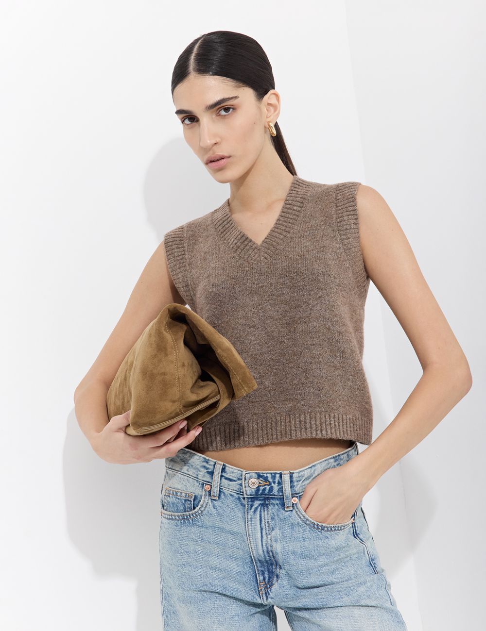 וסט סרוג עם מחשוף וי