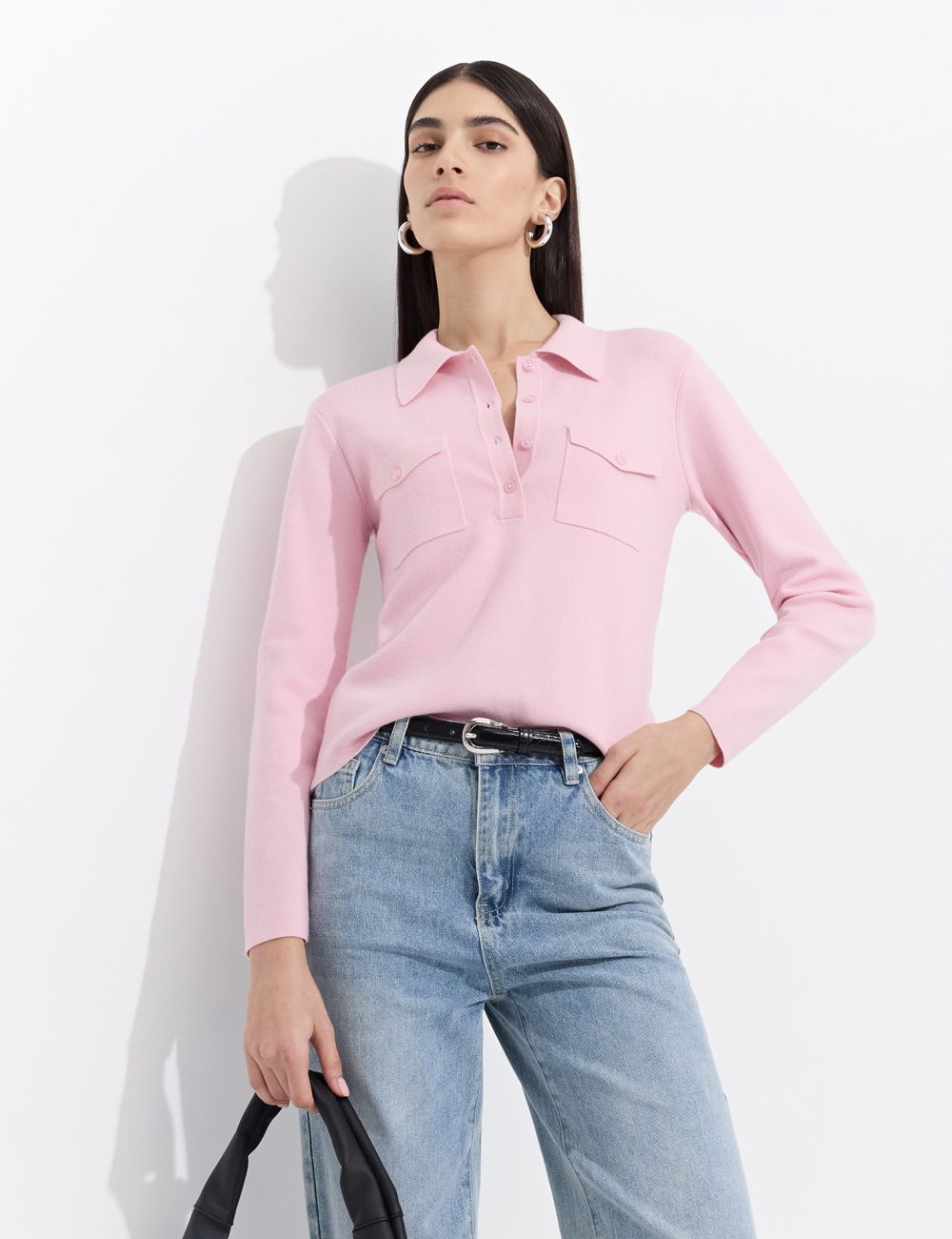 סריג צמוד עם צווארון פולו וכיסים