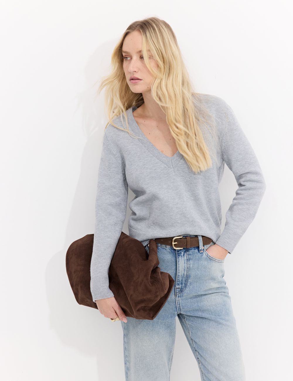 סריג חלק עם מחשוף V