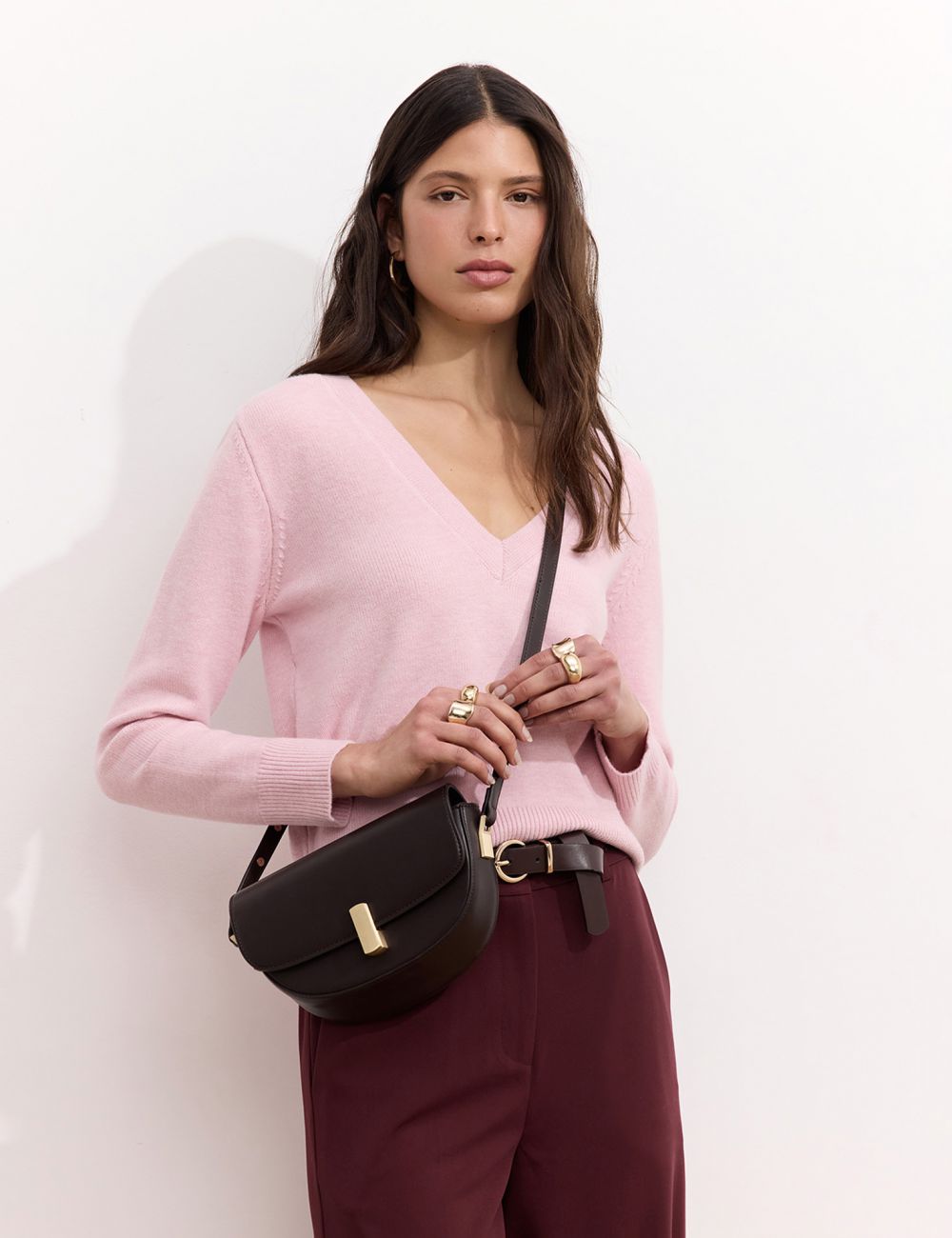 סריג חלק עם מחשוף V