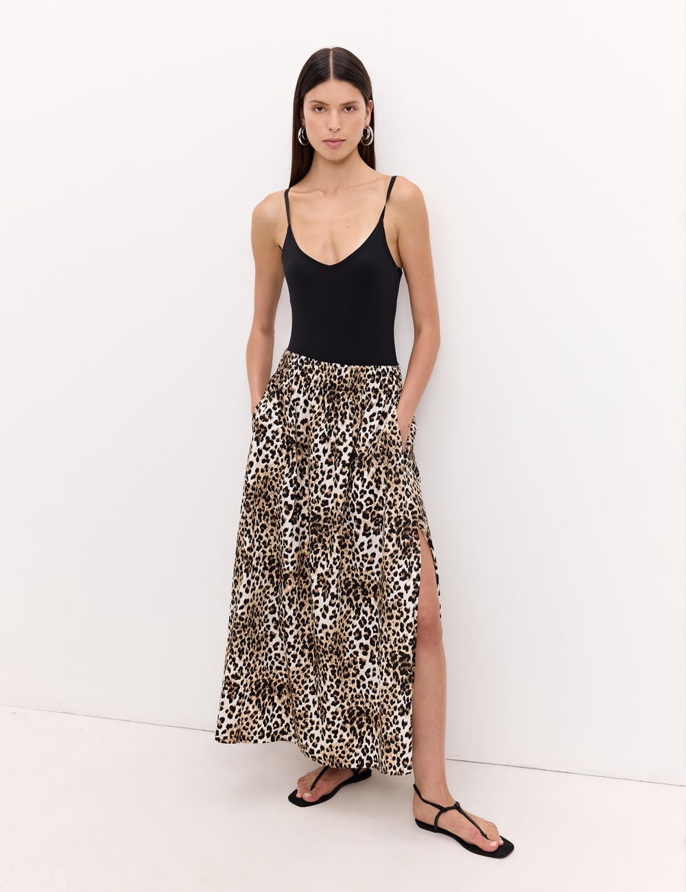 חצאית מידי מודפסת עם שסע