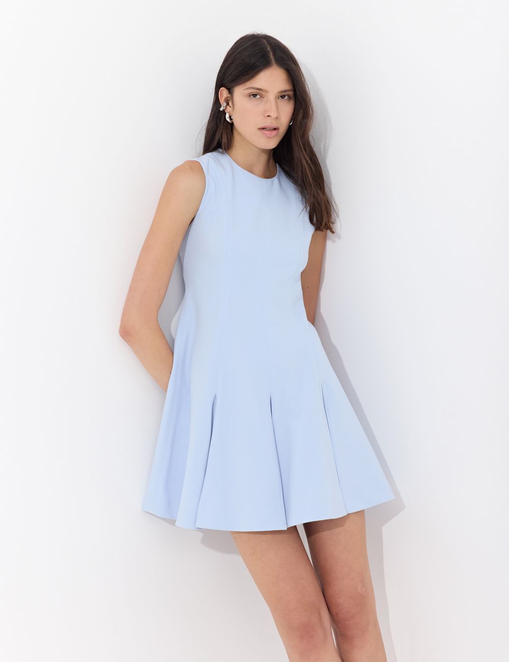 שמלת מיני מחוייטת עם קפלים