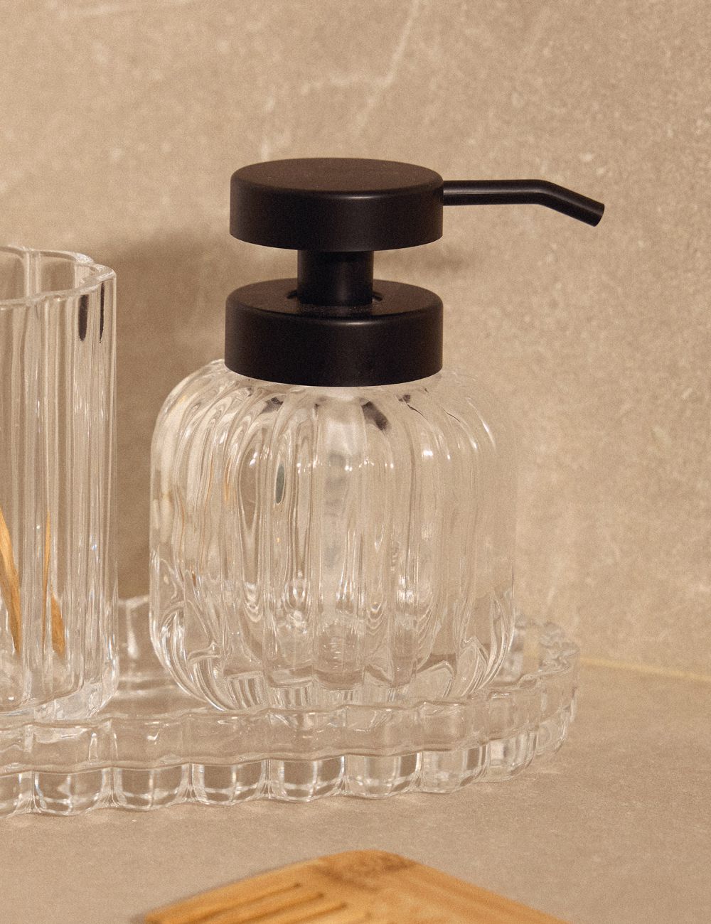 דיספנסר לסבון ידים זכוכית גל