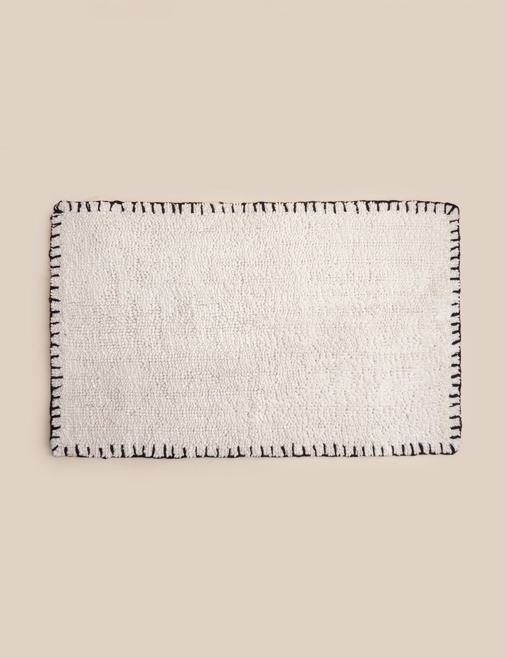 שטיח אמבטיה עם תיפורים