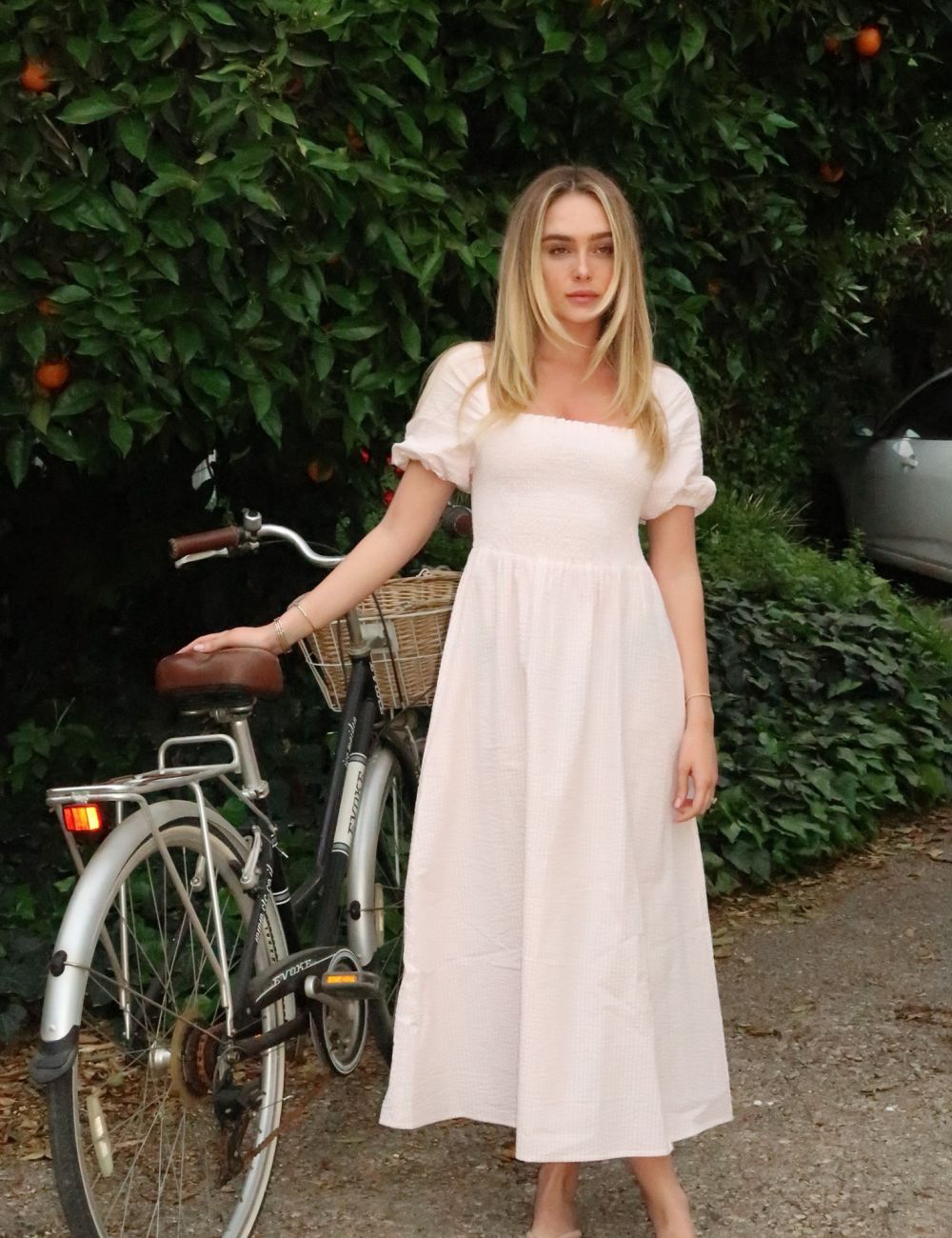 שמלת כיווצים עם שרוולים