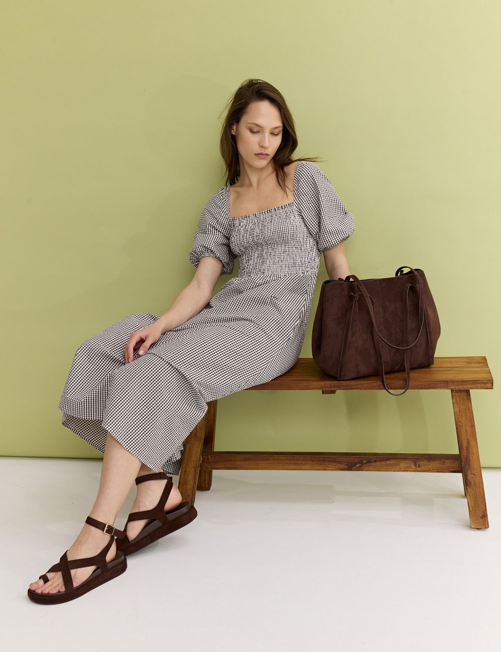 שמלת כיווצים עם שרוולים