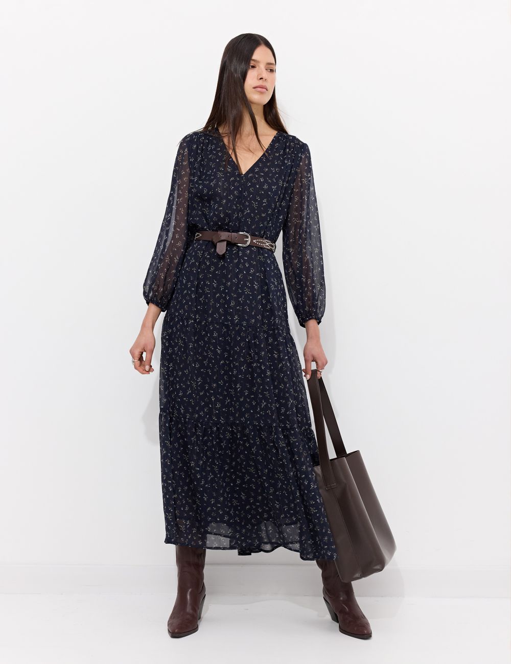 שמלת מקסי קומות מבד שיפון עם חגורה