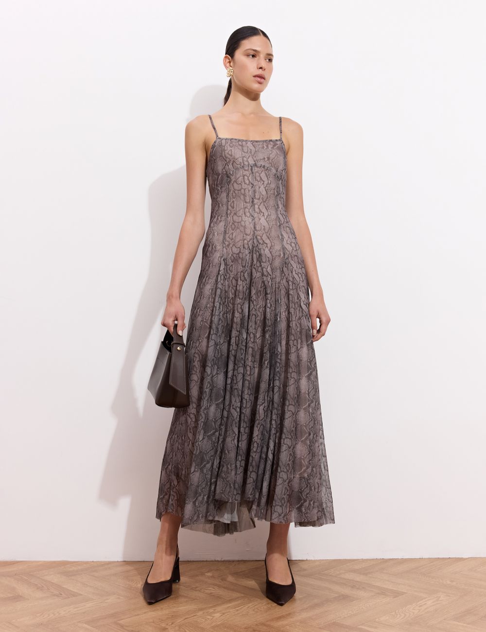 שמלת מקסי עם תיפורים