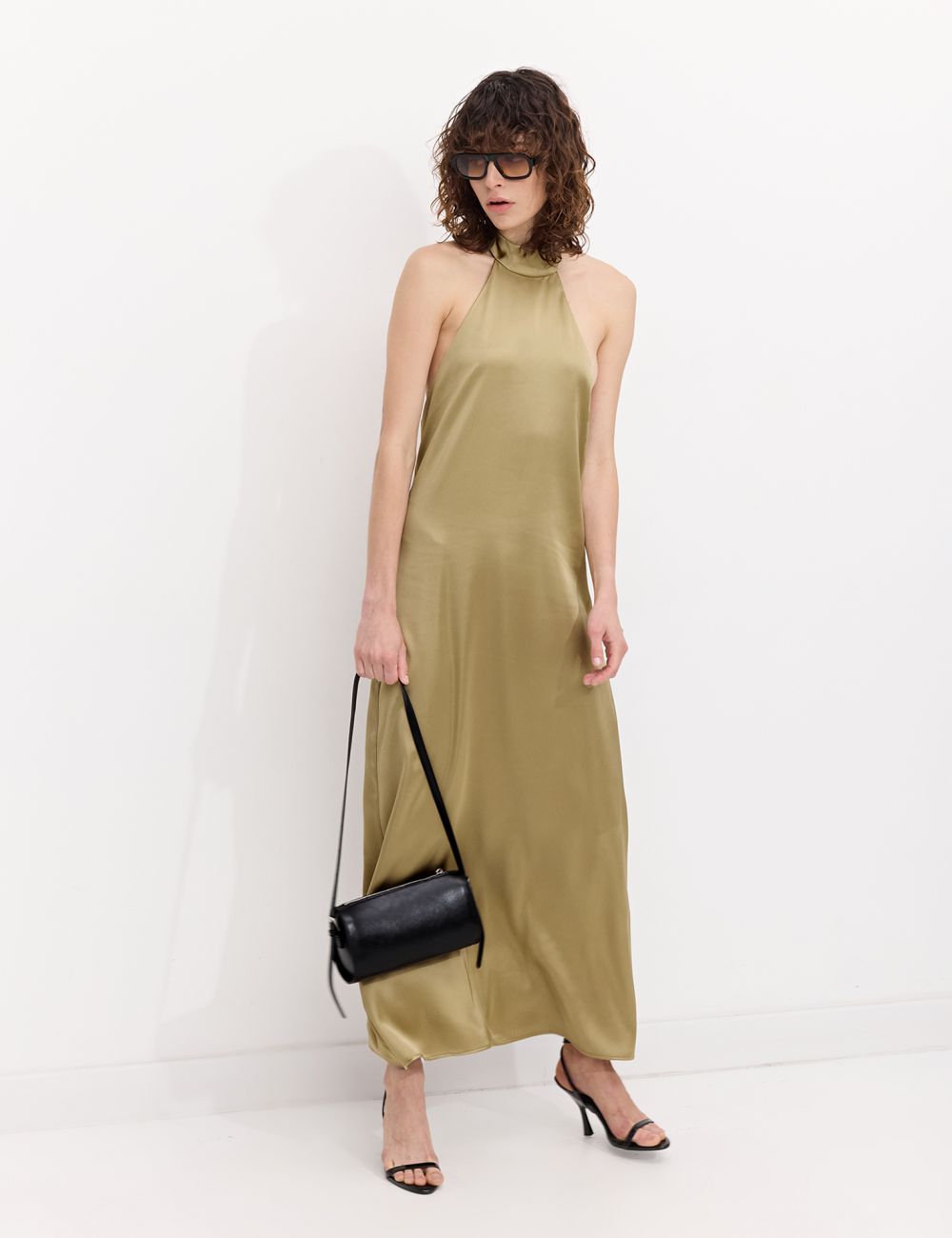 שמלת קולר מקסי