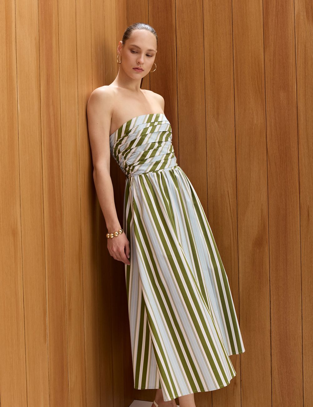 שמלת סטרפל פסים