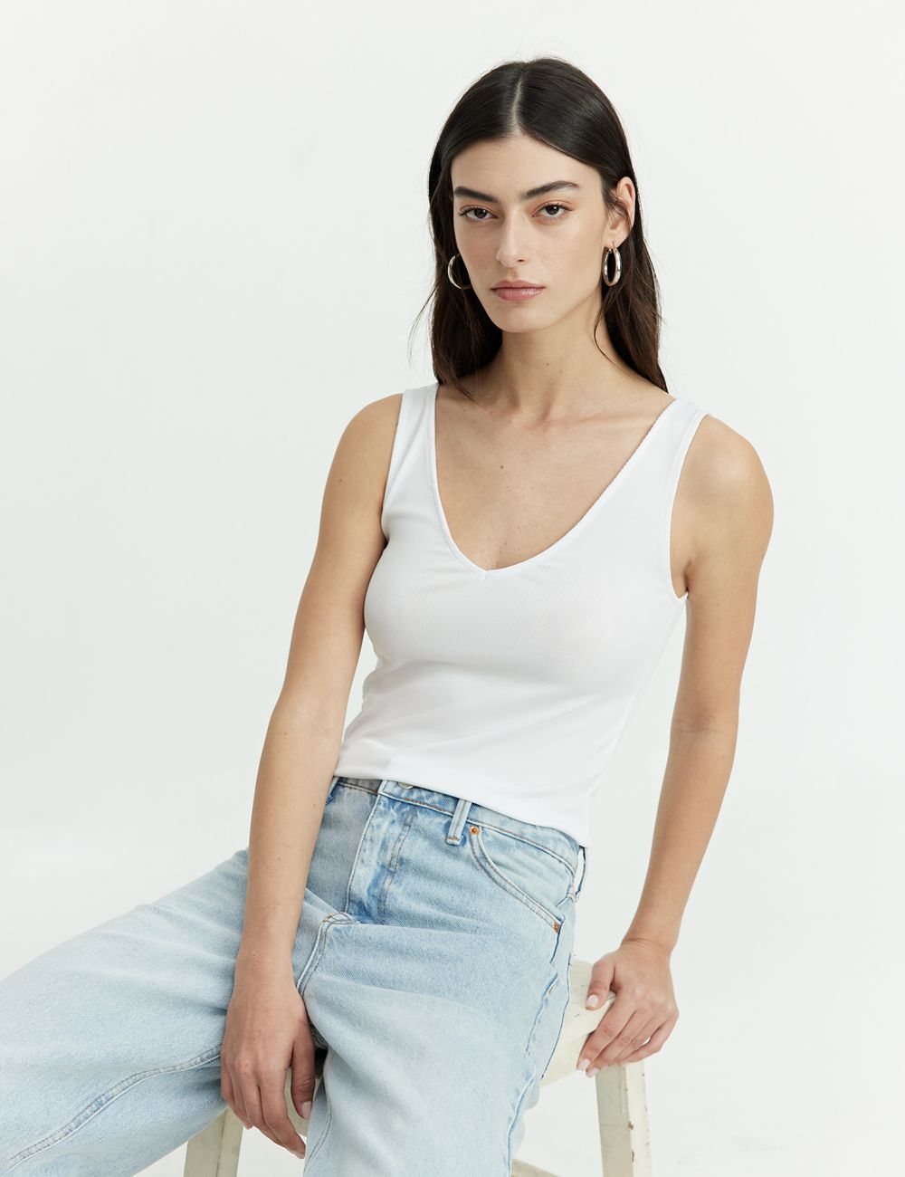 גופיית ריב מפתח וי