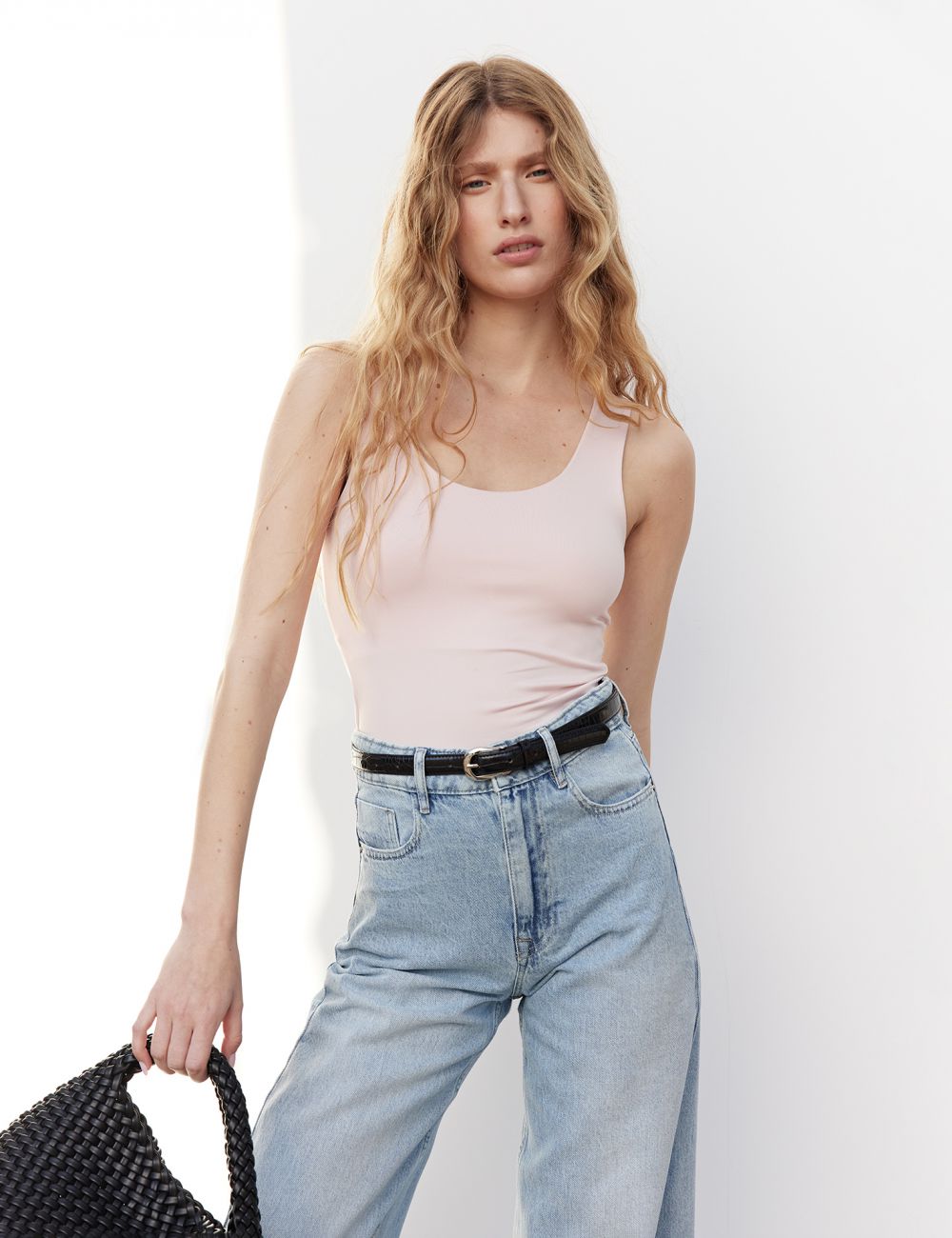 גופיה עם מפתח מרובע