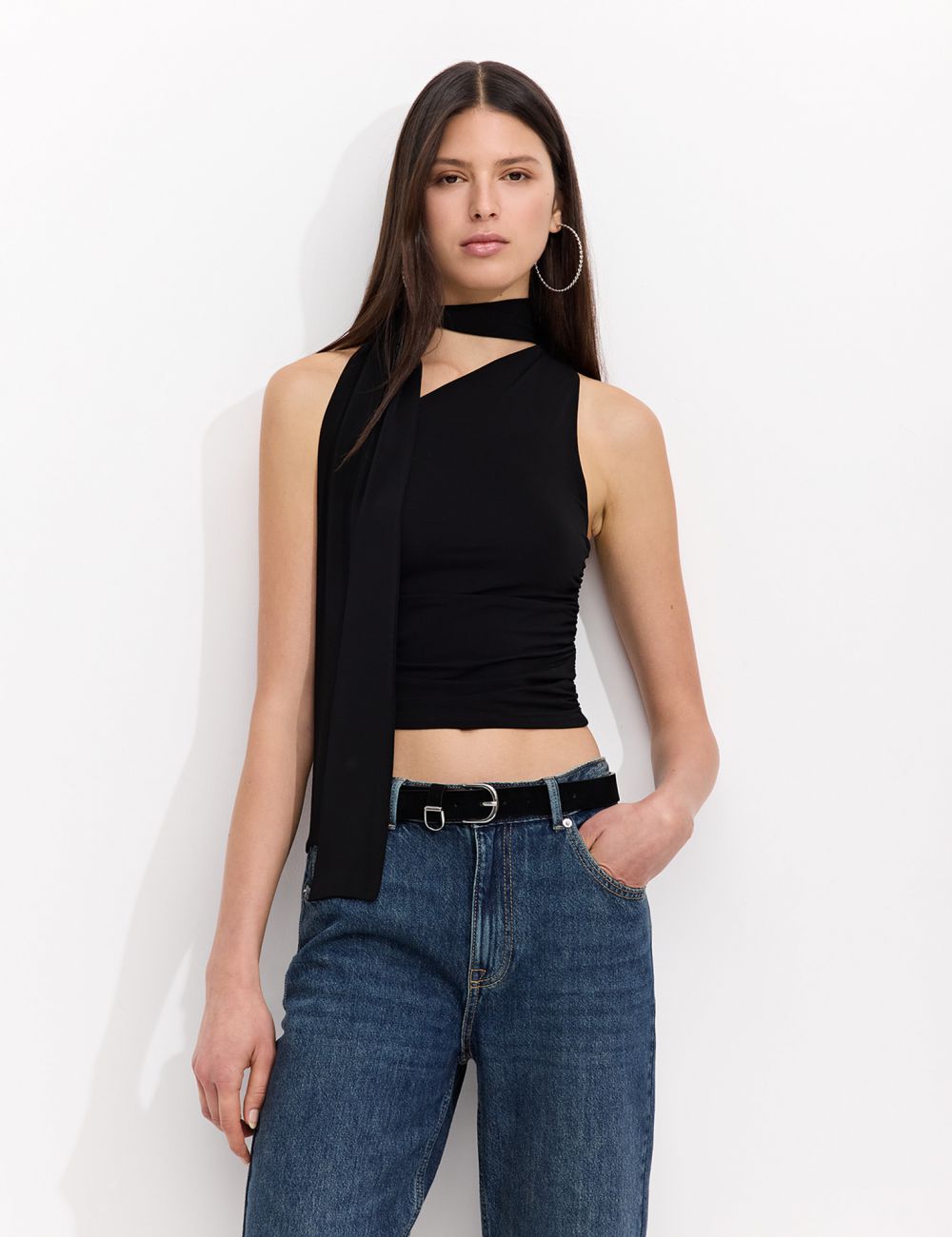 גופיה א-סימטרית עם צעיף