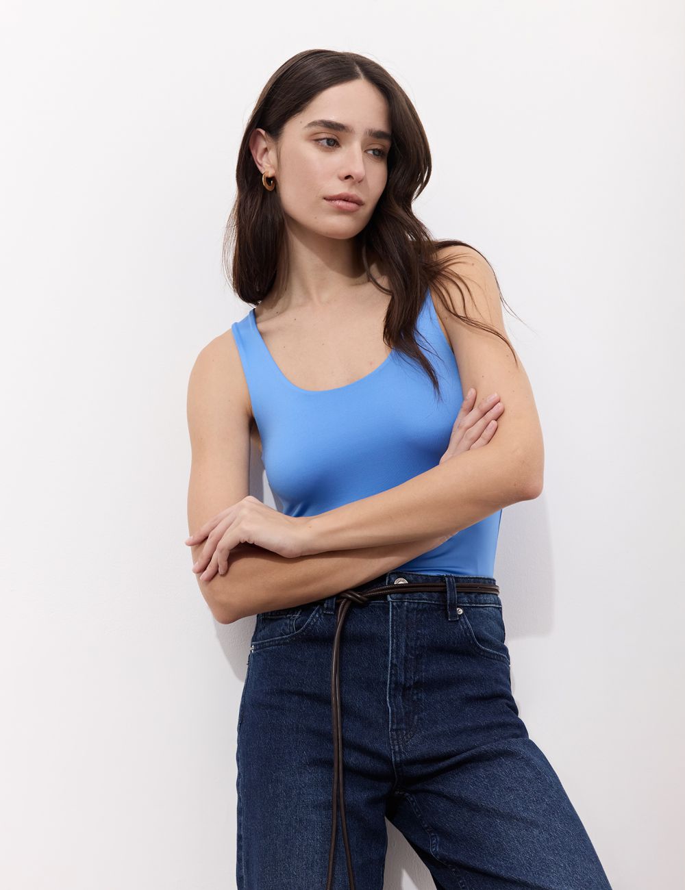 גופייה עם מפתח מרובע