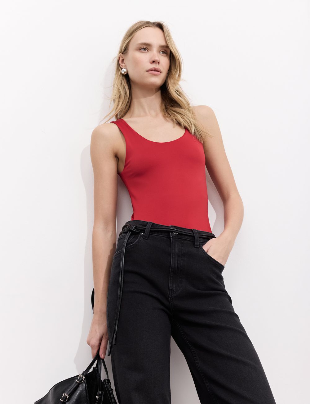 גופייה עם מפתח מרובע