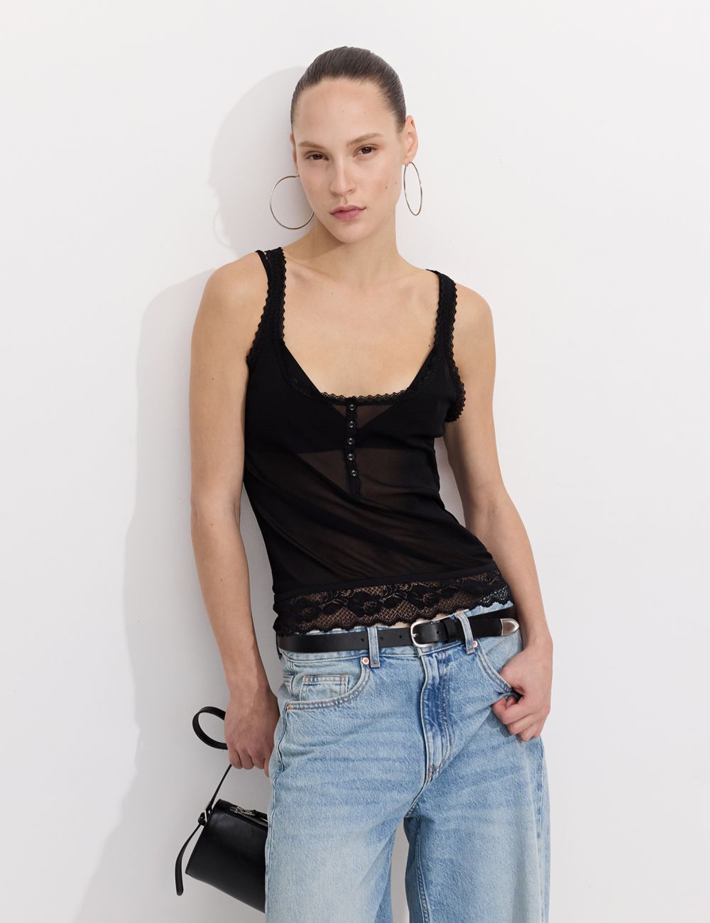 גופיית מש עם תחרה