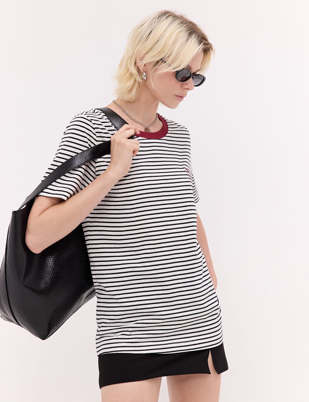 טי שירט מודפסת עם רקמה