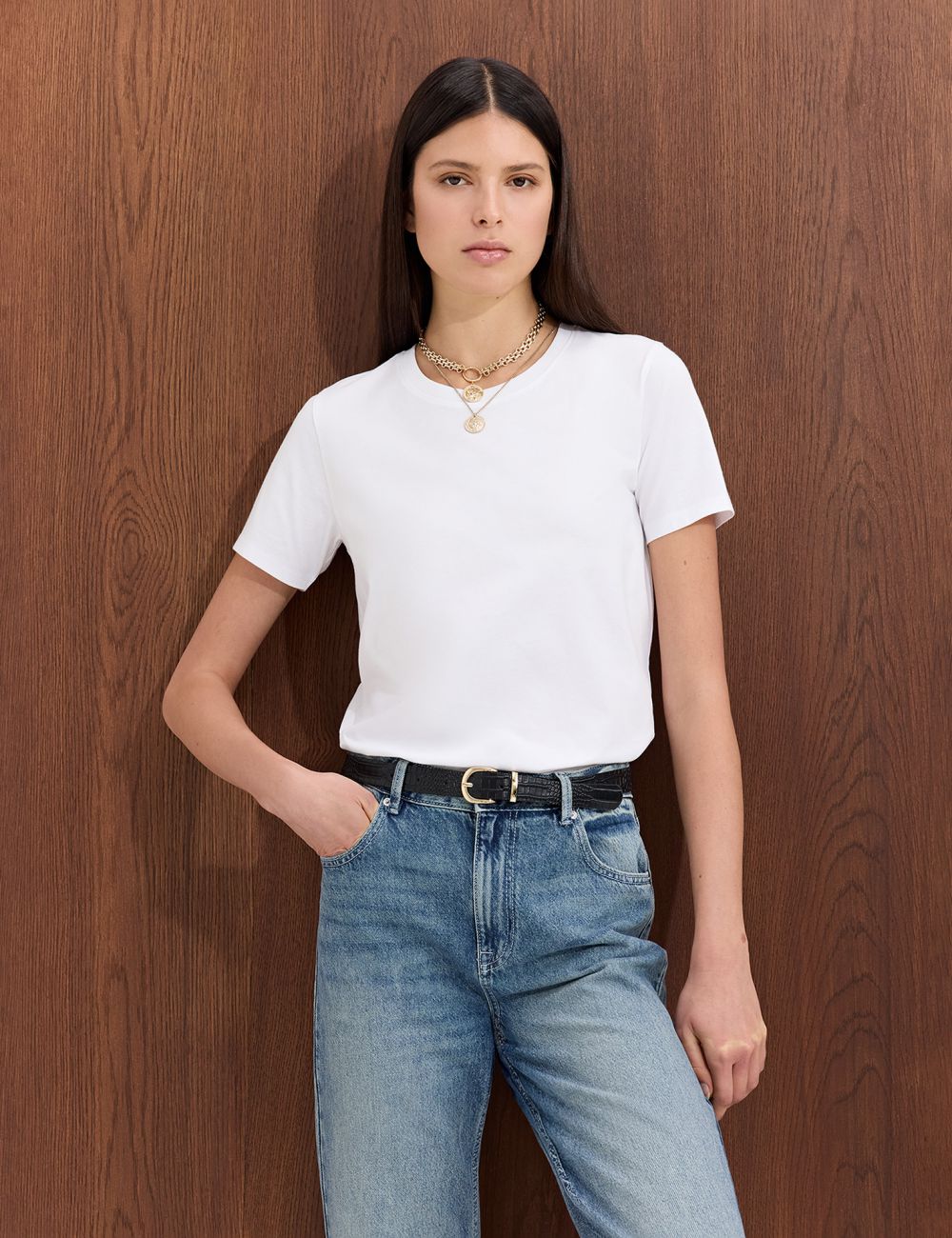 חולצת טי עם צווארון עגול