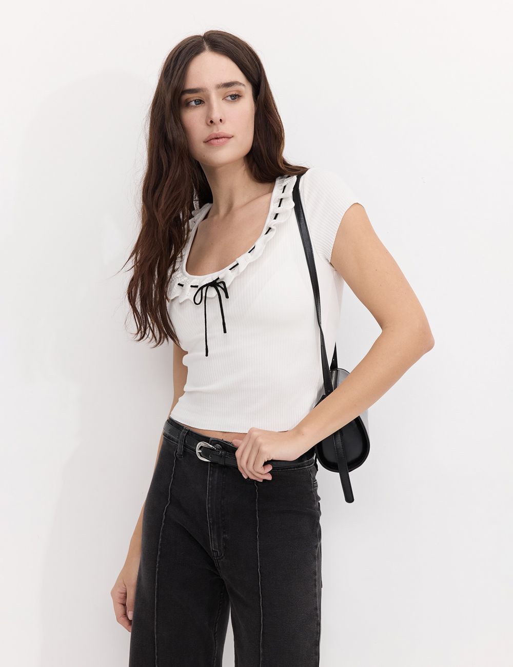 סריג שרוול קצר עם שרוך