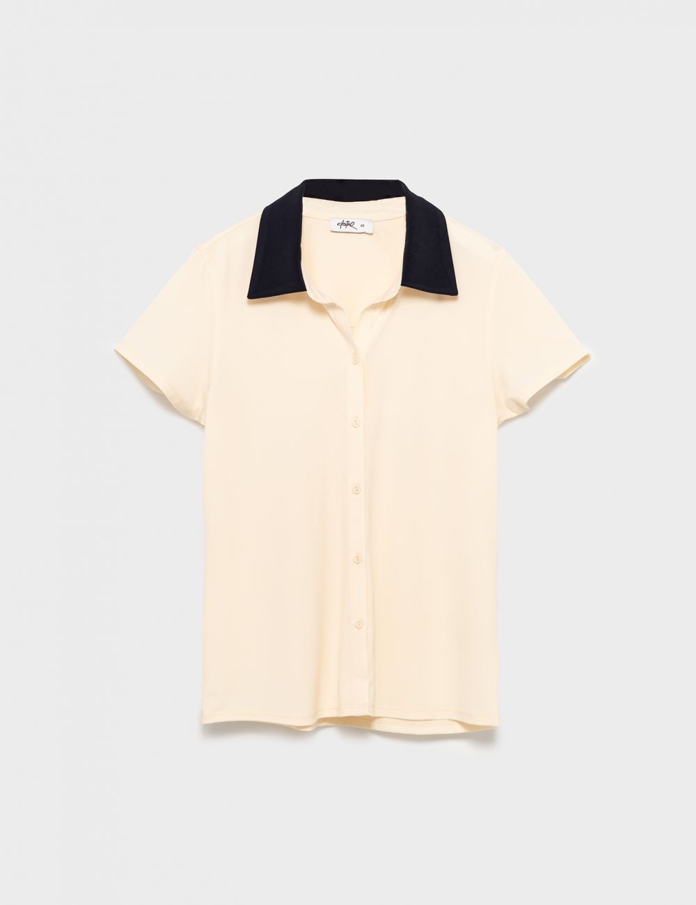 טי שירט מכופתרת