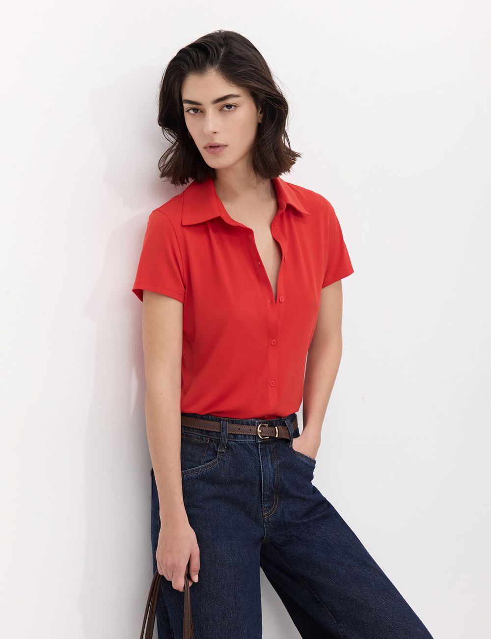 טי-שירט מכופתרת