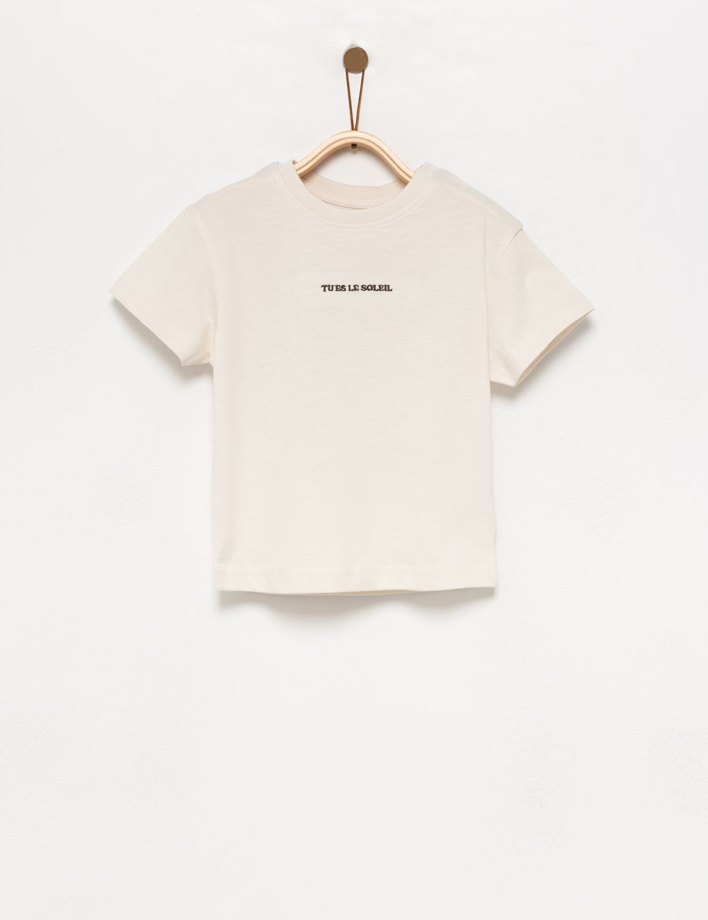 טישרט מודפסת עם רקמה