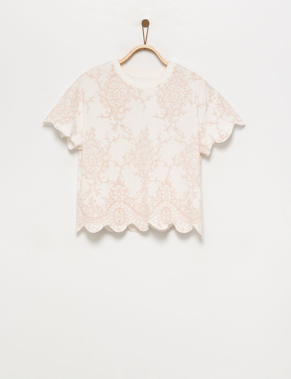 חולצה עם דפוס פרחוני